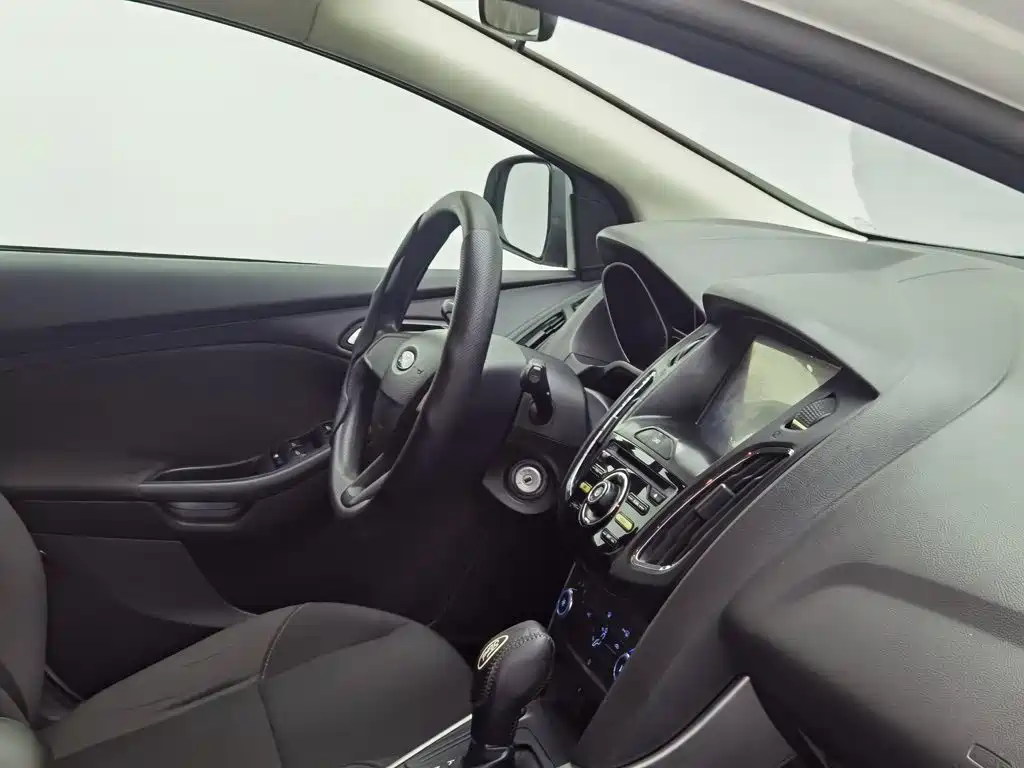 Ford Focus 2015 — фото 22