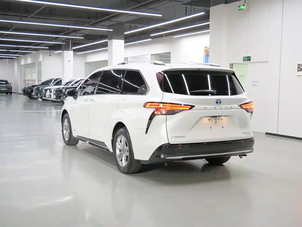 Toyota Sienna 2022 — фото 5