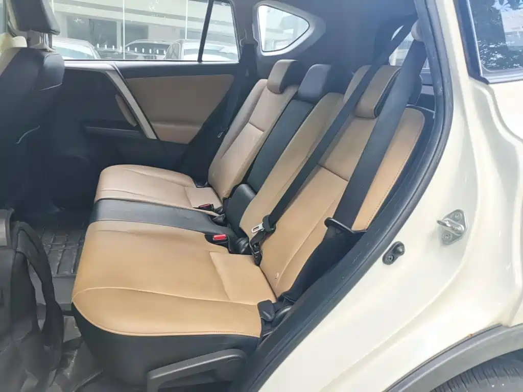 Toyota RAV4 2017 — фото 17
