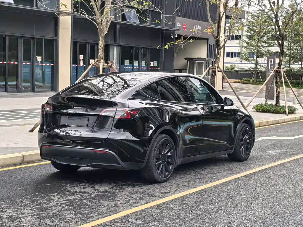 Tesla Model Y 2022 — фото 2