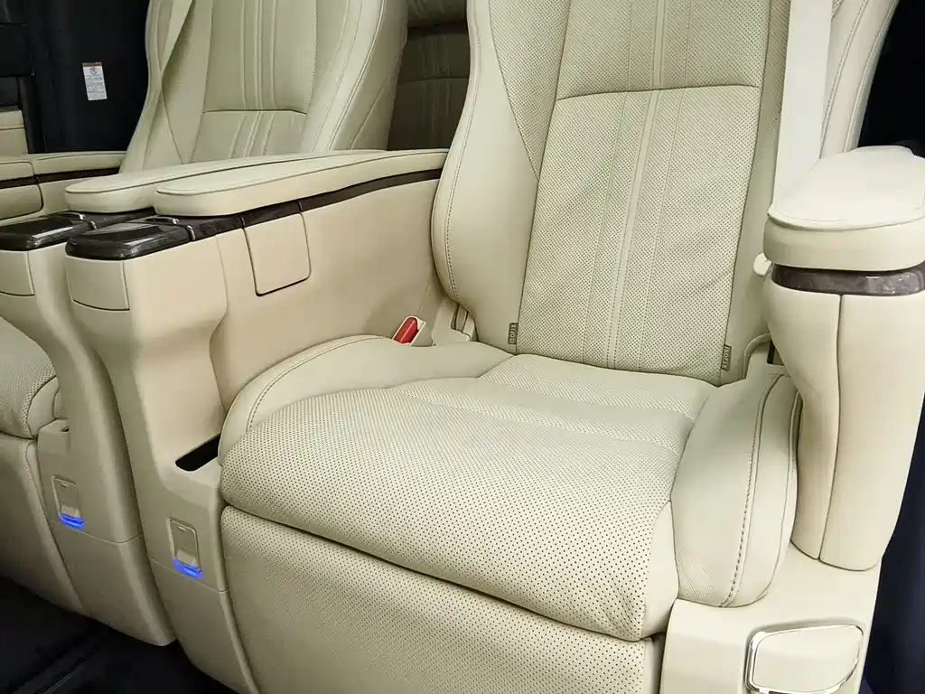 Toyota Alphard 2021 — фото 29