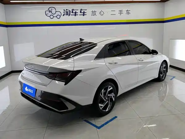 Hyundai Elantra 2024