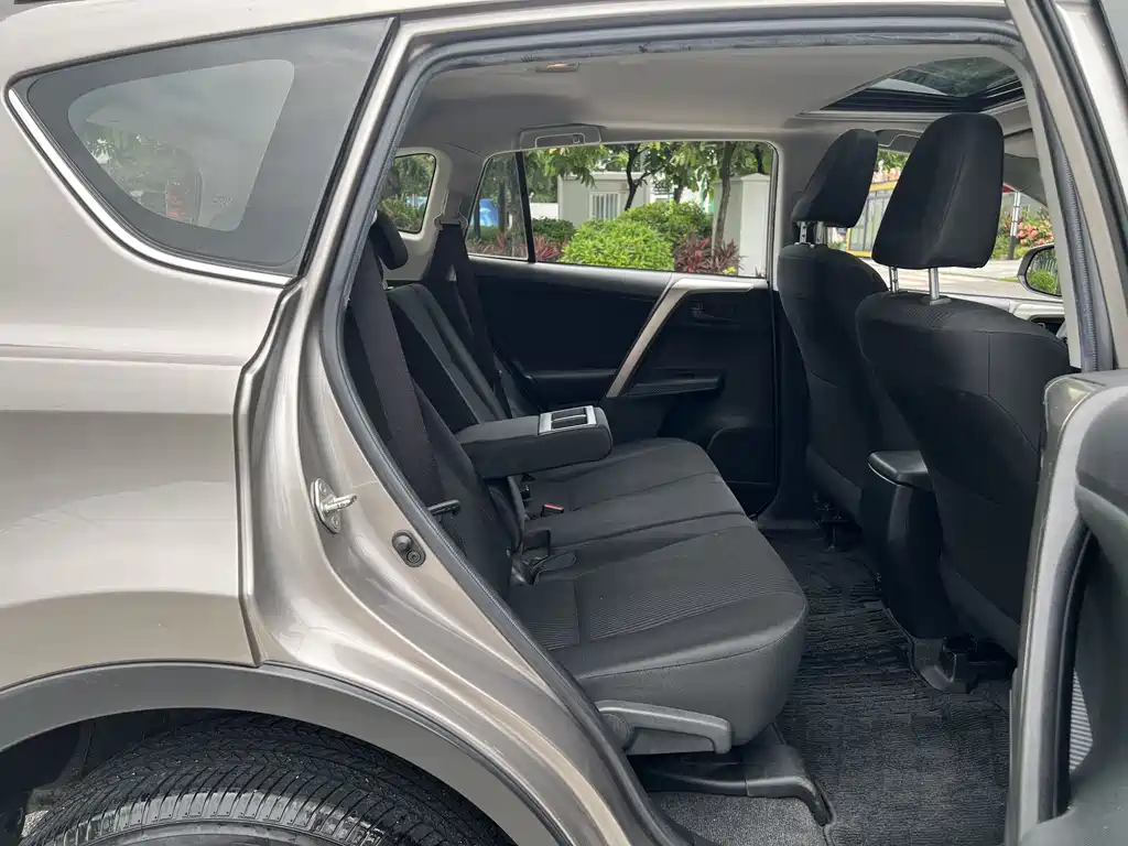 Toyota RAV4 2015 — фото 15