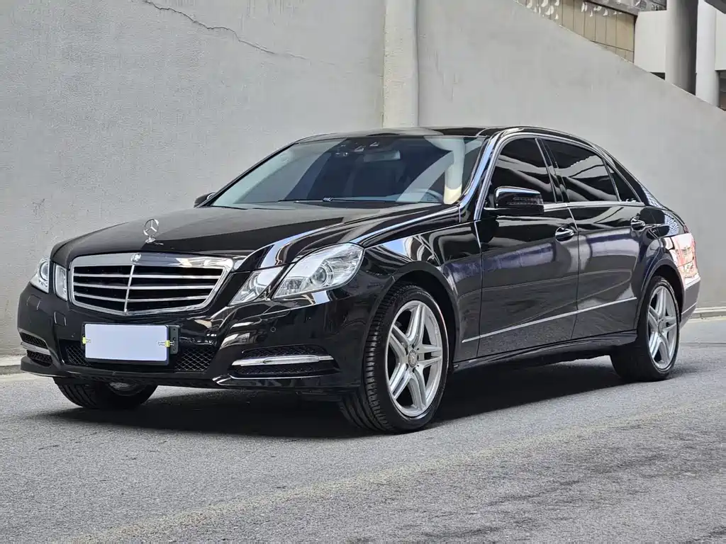Mercedes-Benz E-Class 2013 — фото 1