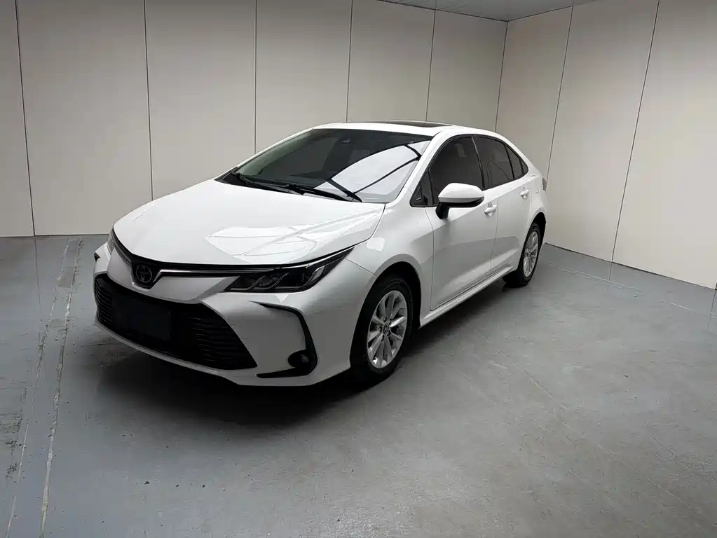 Toyota Corolla 2022 — фото 1
