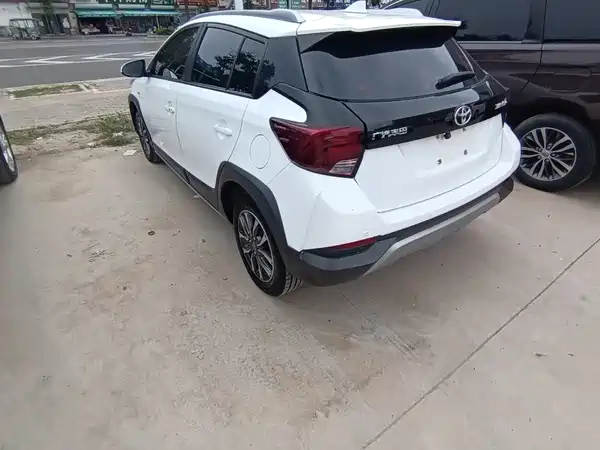 Toyota Yaris L 2022