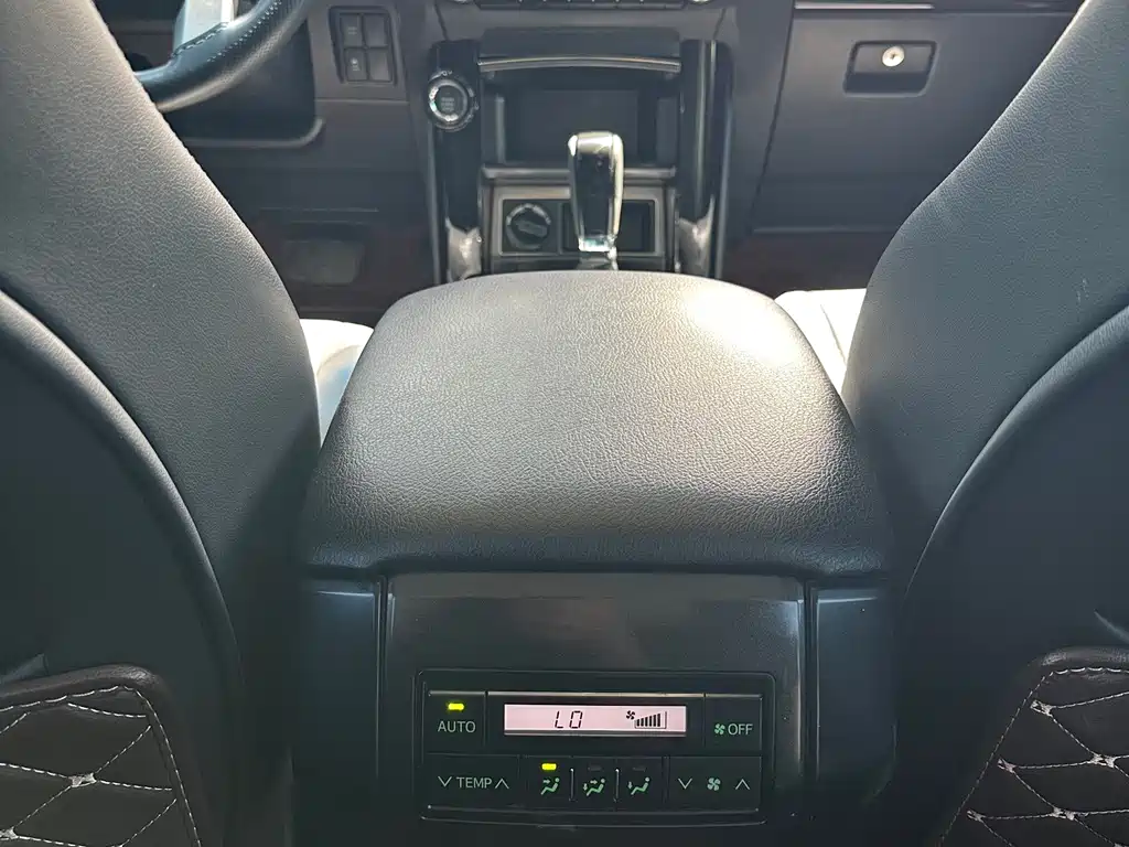 Toyota Prado 2017 — фото 11