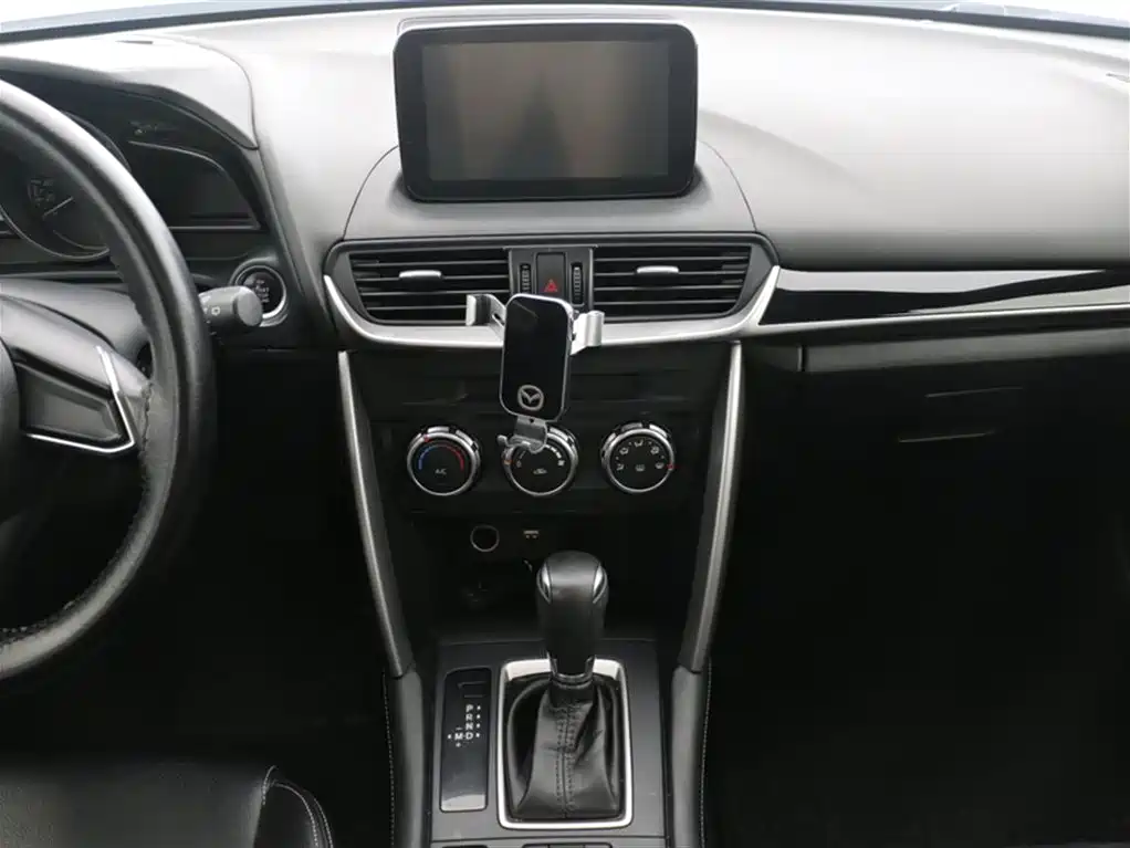 Mazda CX-4 2018 — фото 10