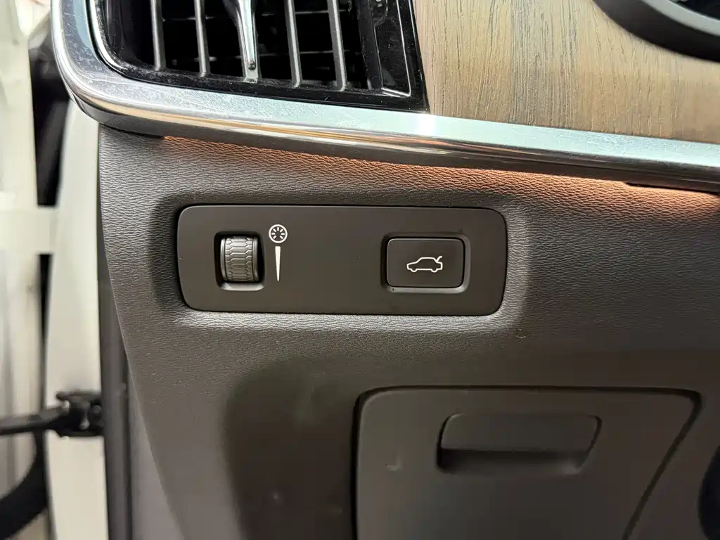 Volvo S90 2021 — фото 19