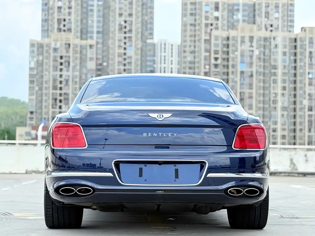 Bentley Flying Spur 2024 — фото 15