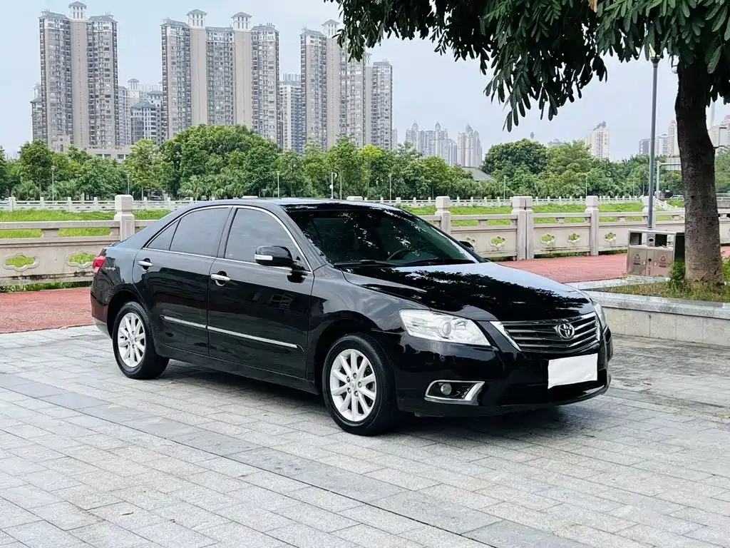 Toyota Camry 2010 — фото 3