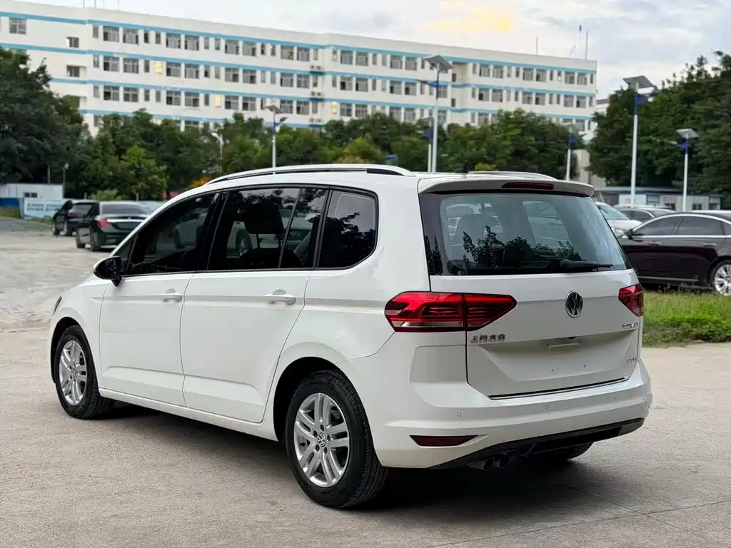 Volkswagen Touran 2019 — фото 4