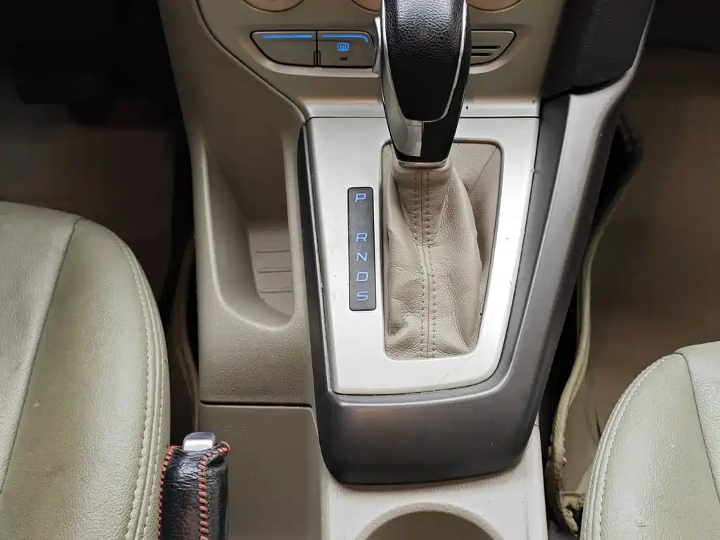 Ford Focus 2014 — фото 18