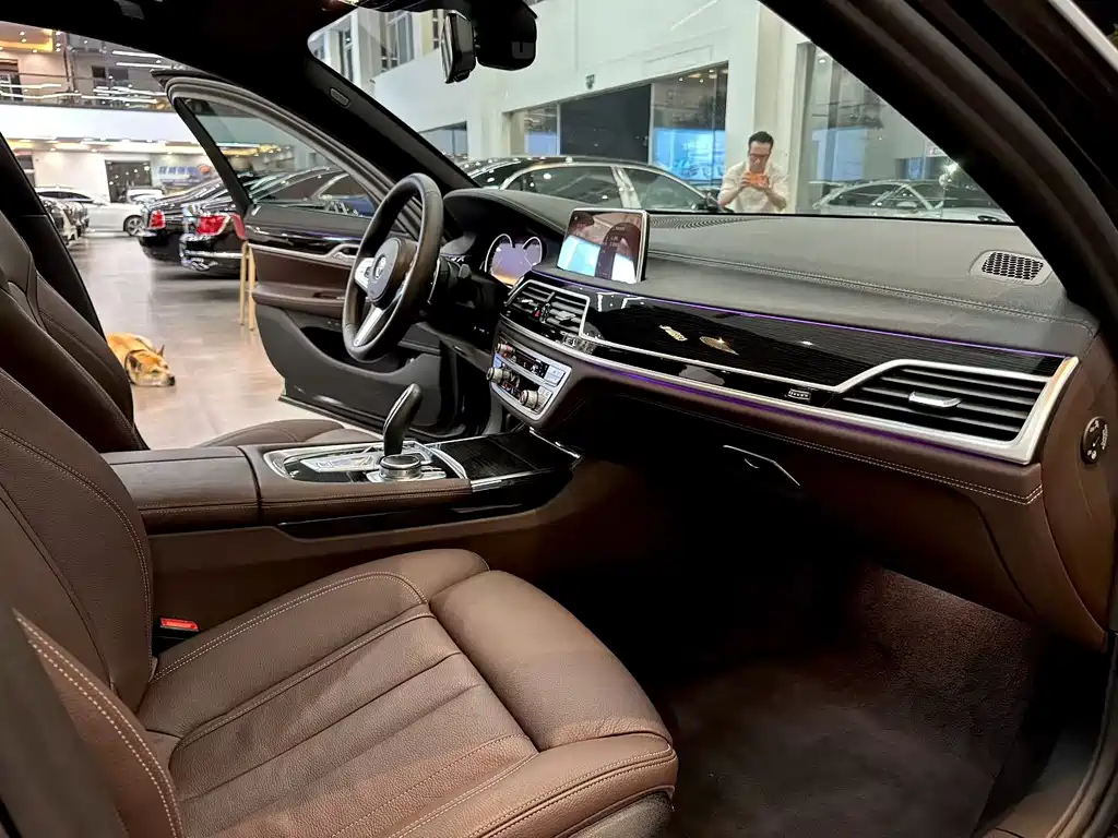 BMW 7 Series 2019 — фото 6