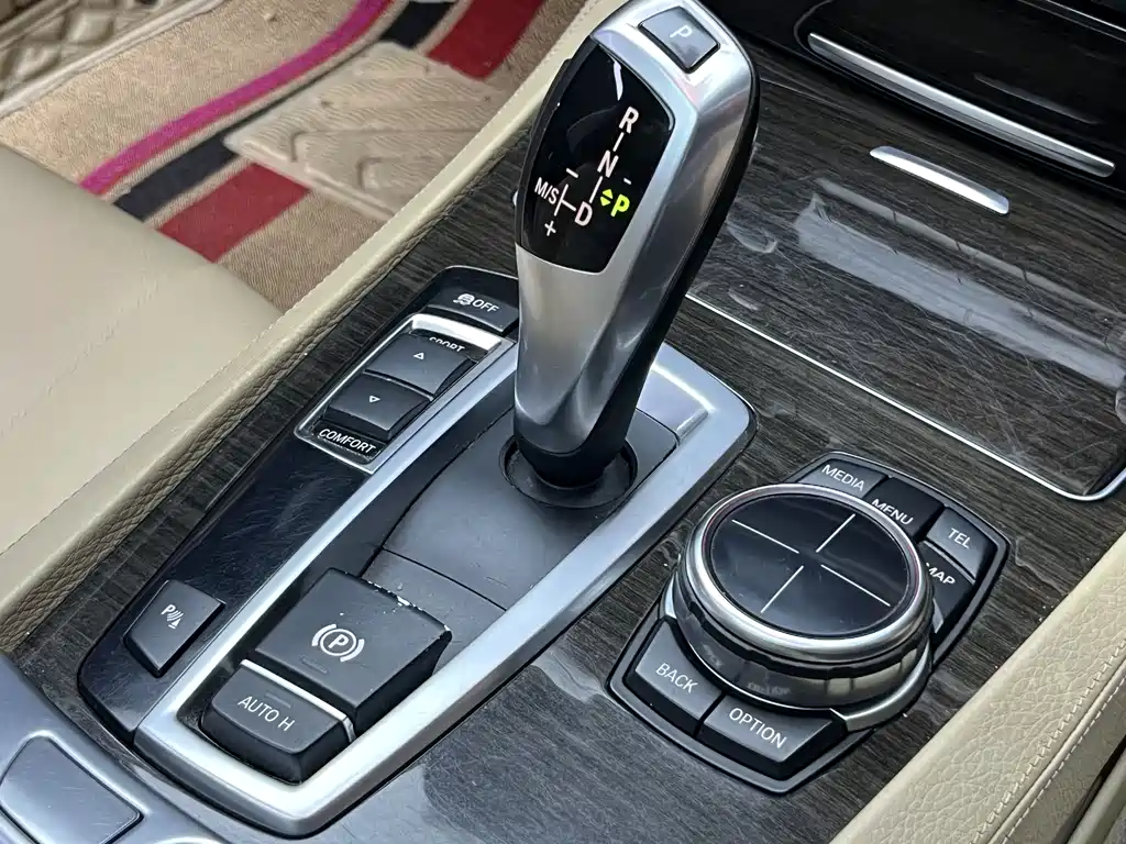 BMW 7 Series 2013 — фото 15