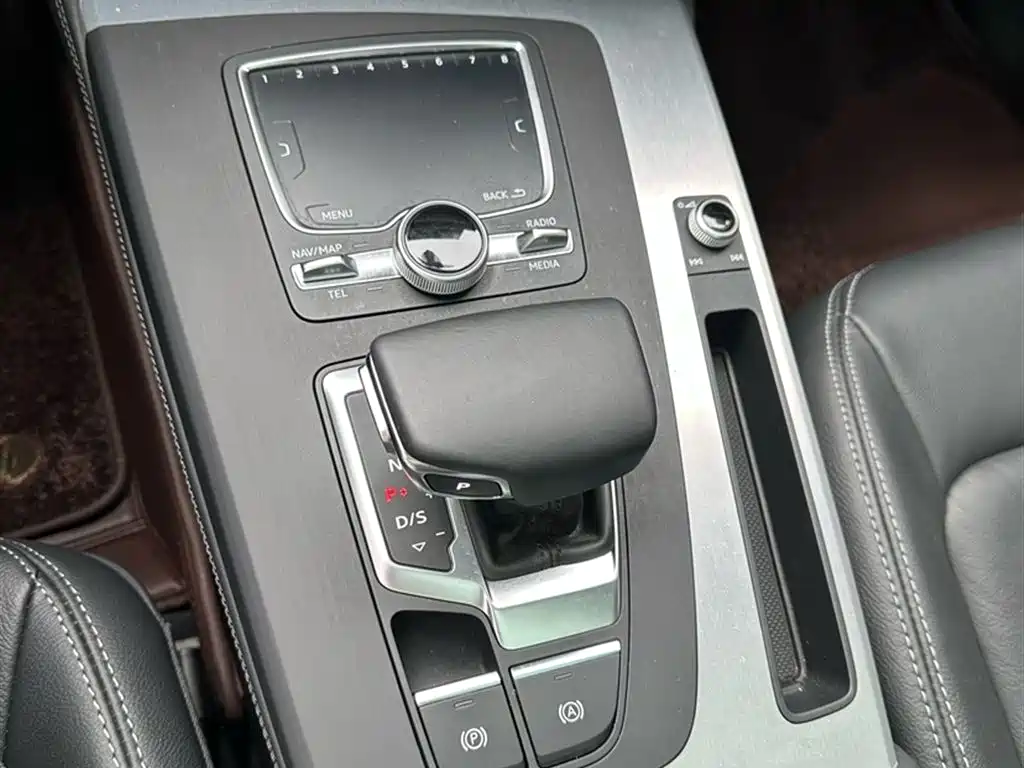 Audi Q5L 2021 — фото 14