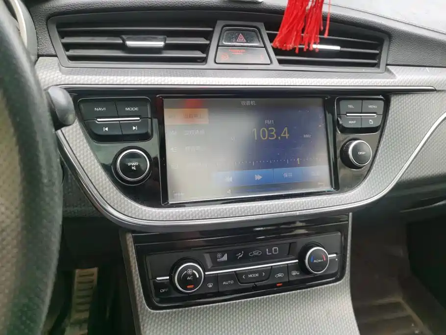 Geely Emgrand GS 2017 — фото 12