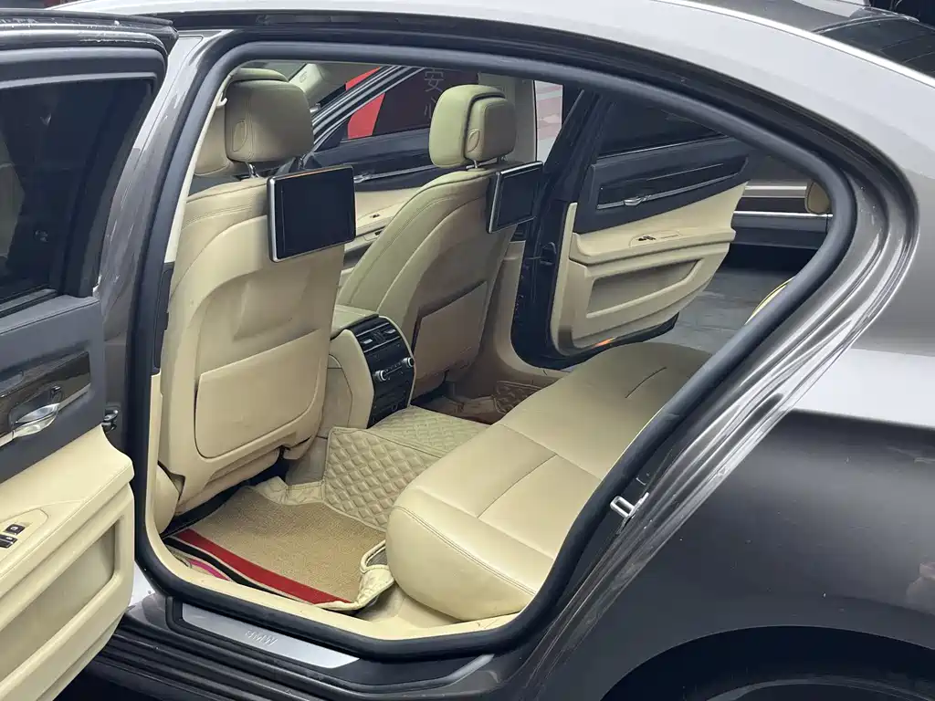 BMW 7 Series 2013 — фото 22