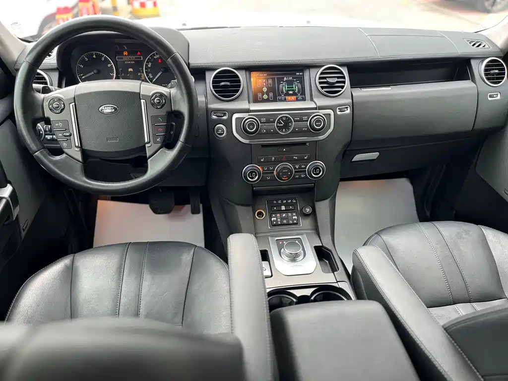 Land Rover Discovery 2016 — фото 19
