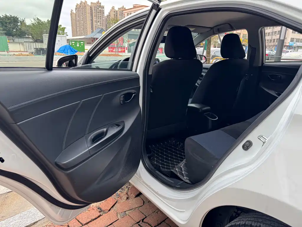 Toyota Yaris L 2019 — фото 14
