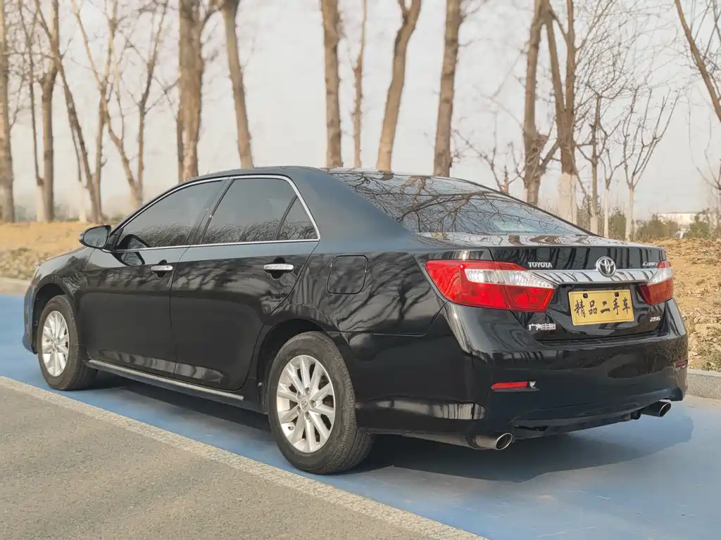 Toyota Camry 2013 — фото 4