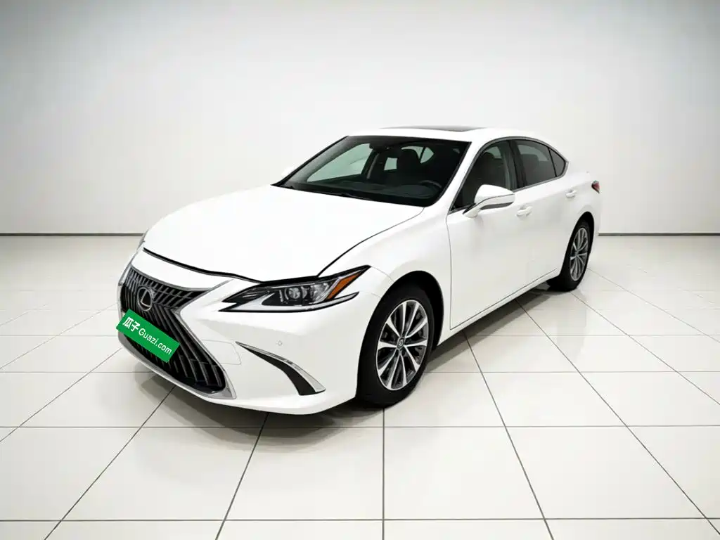 Lexus ES 2023 — фото 1