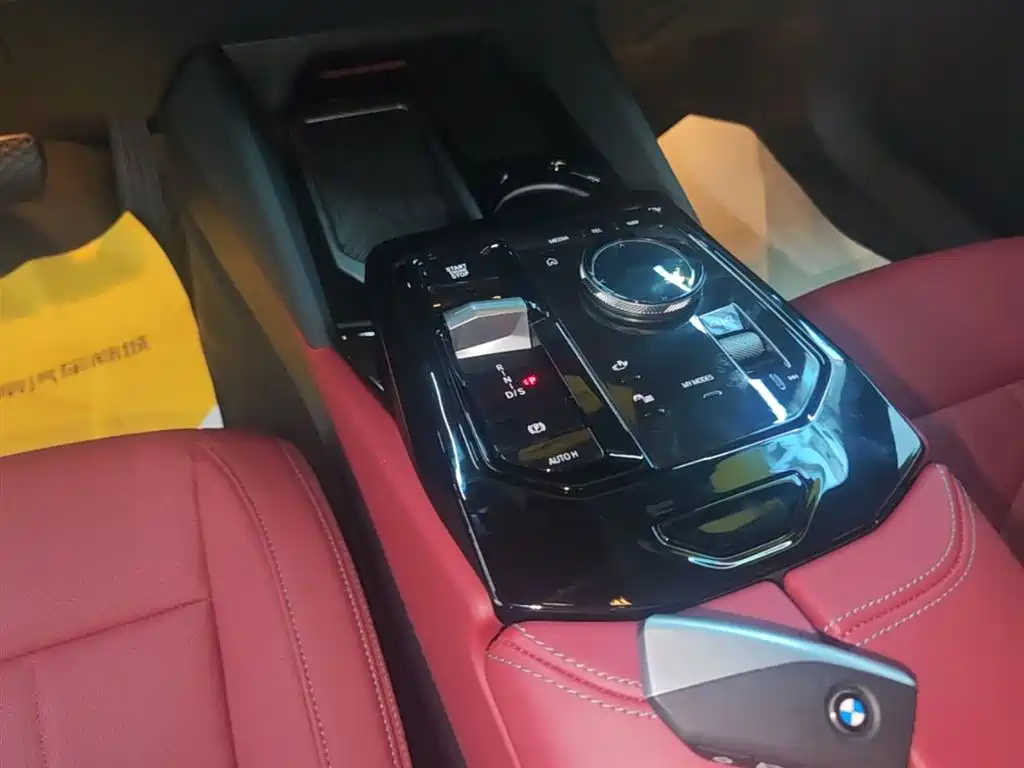 BMW 5 Series 2025 — фото 14