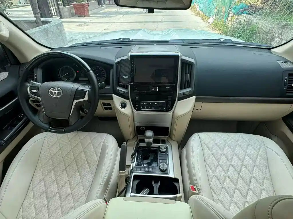 Toyota Land Cruiser 2018 — фото 7