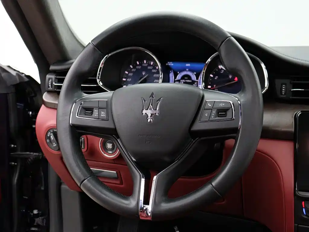 Maserati Quattroporte 2017 — фото 15