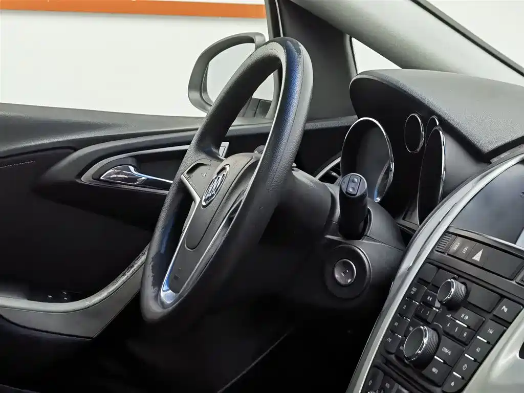 Buick Excelle 2014 — фото 22