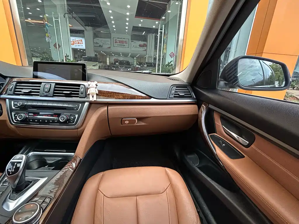 BMW 3 Series 2015 — фото 18