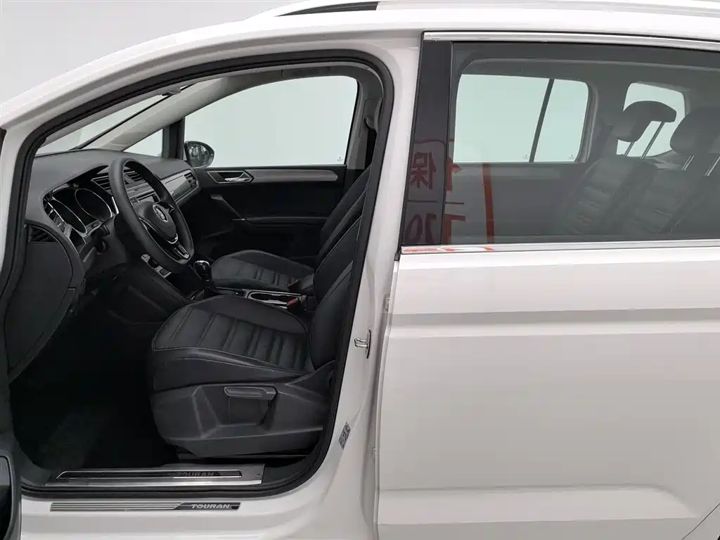 Volkswagen Touran 2017 — фото 10
