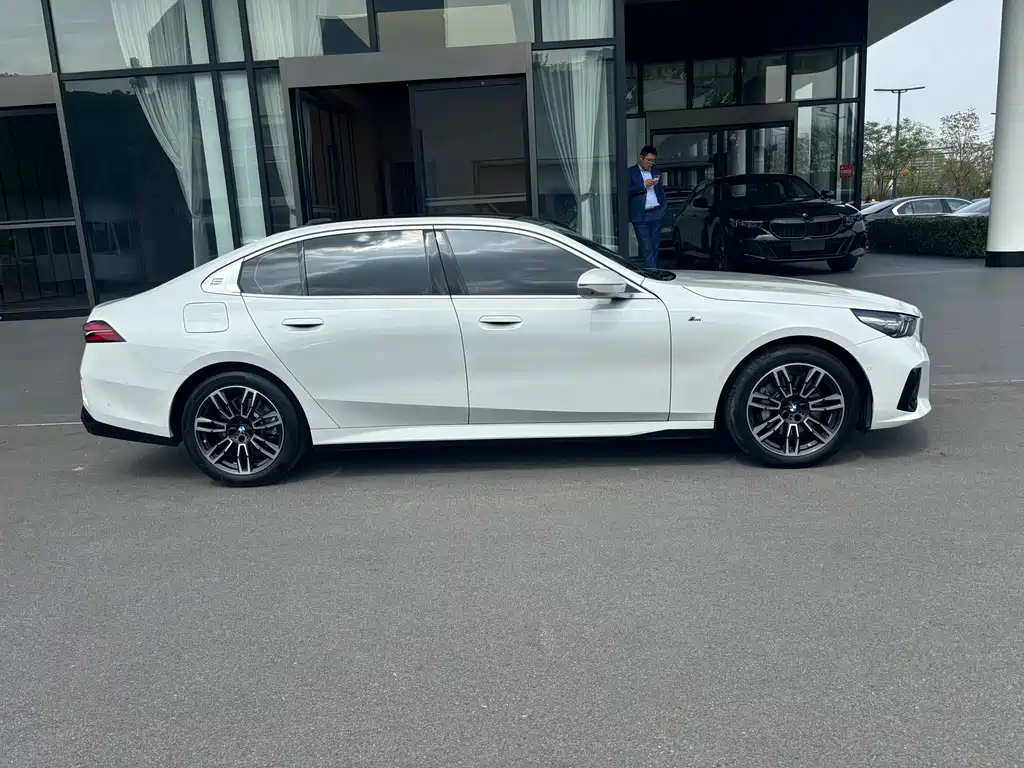 BMW 5 Series 2025