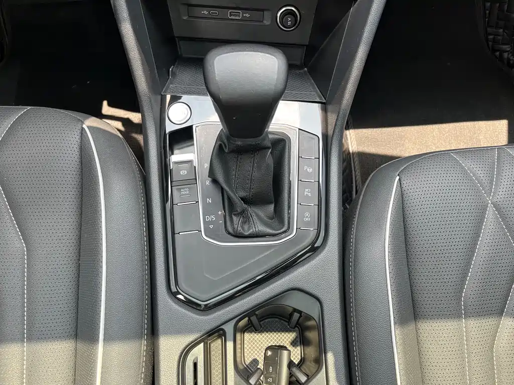 Volkswagen Tiguan L 2023 — фото 13