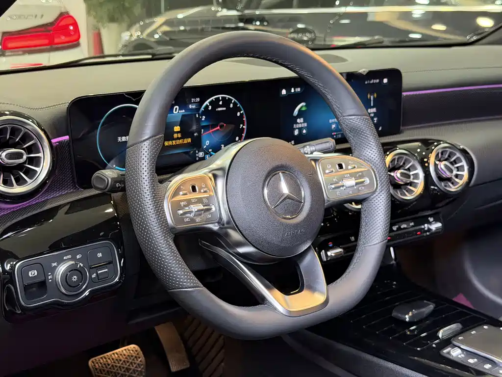 Mercedes-Benz A-Class 2020 — фото 16
