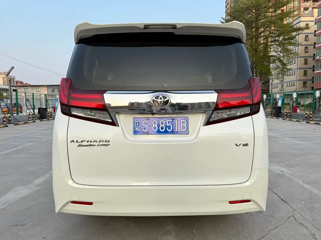 Toyota Alphard 2017 — фото 11