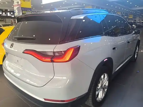 NIO ES8 2021