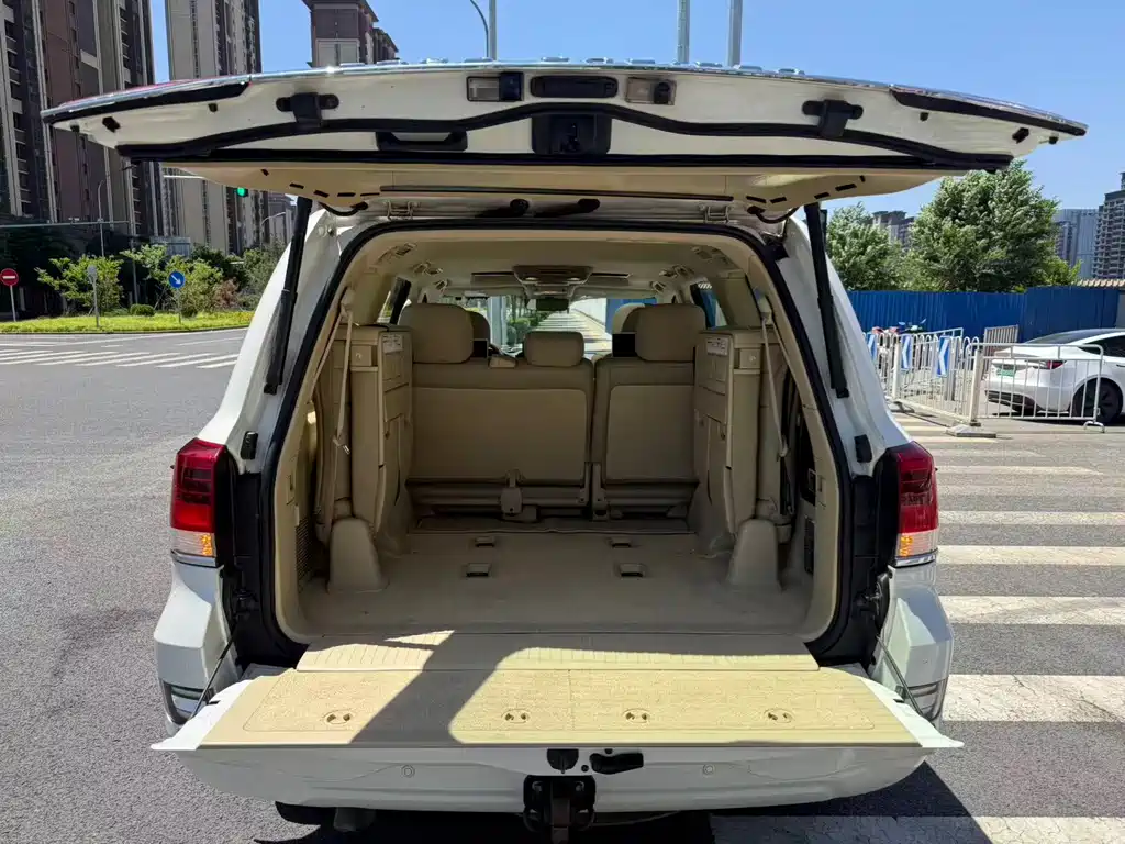Toyota Land Cruiser 2017 — фото 8