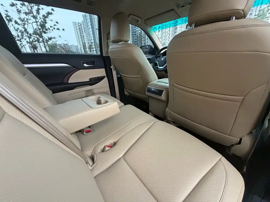 Toyota Highlander 2017 — фото 10