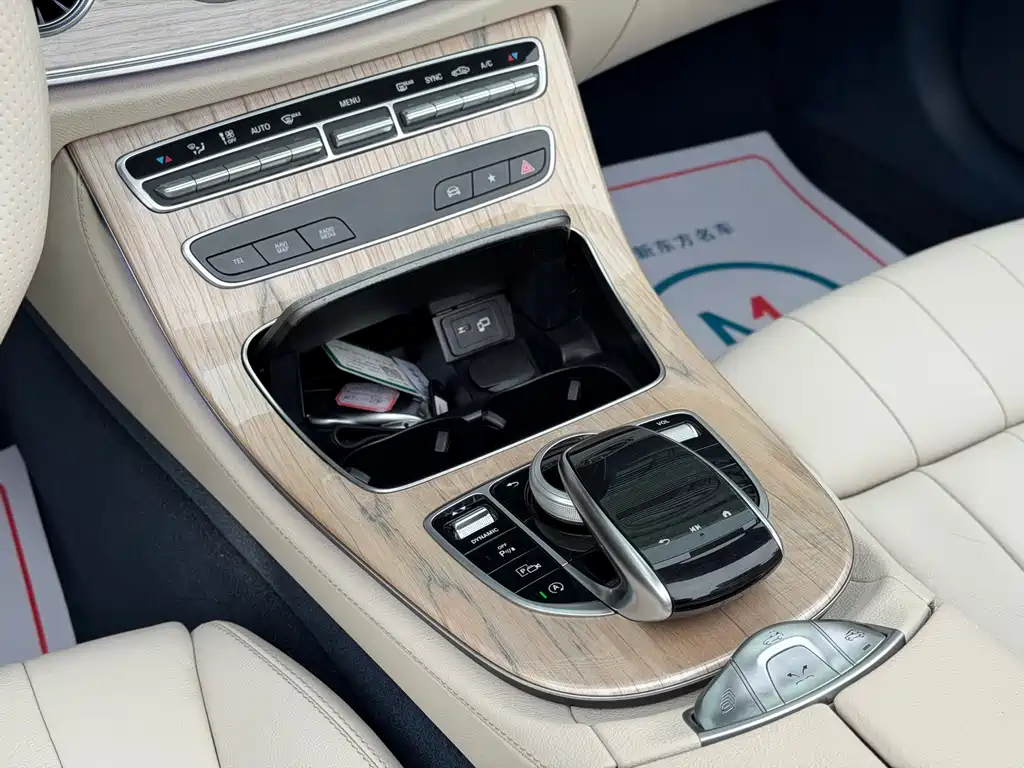 Mercedes-Benz E-Class 2023 — фото 12