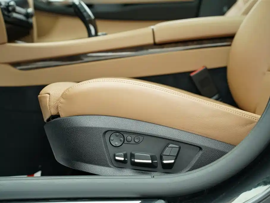 BMW 7 Series 2011 — фото 9