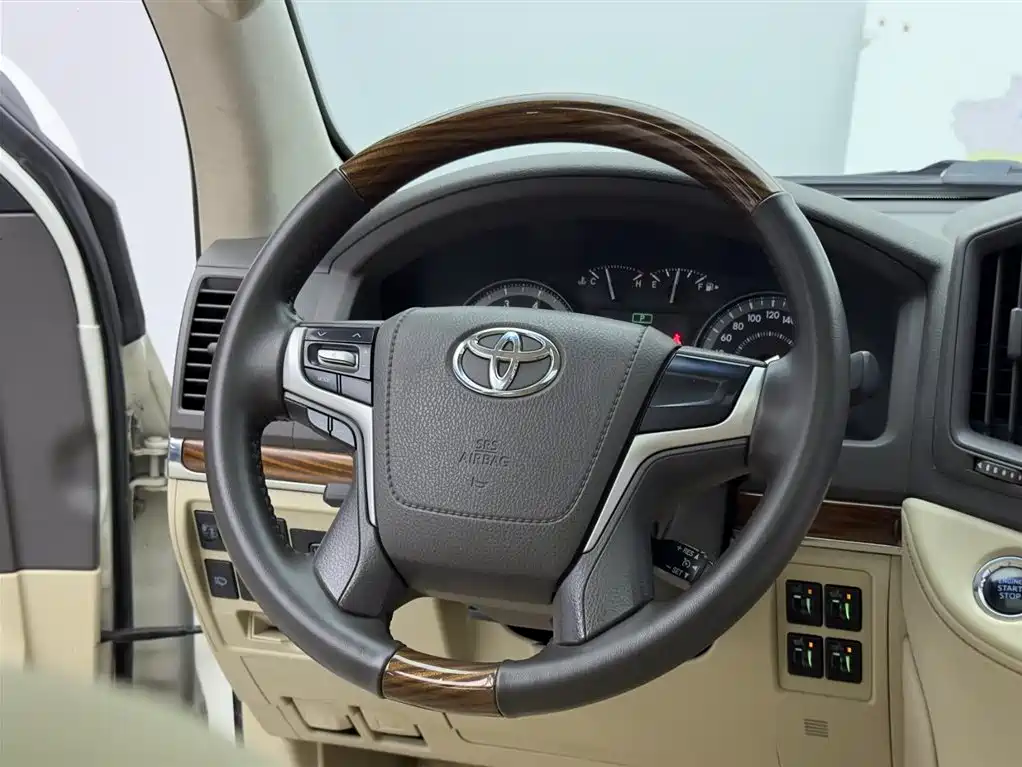 Toyota Land Cruiser 2018 — фото 12