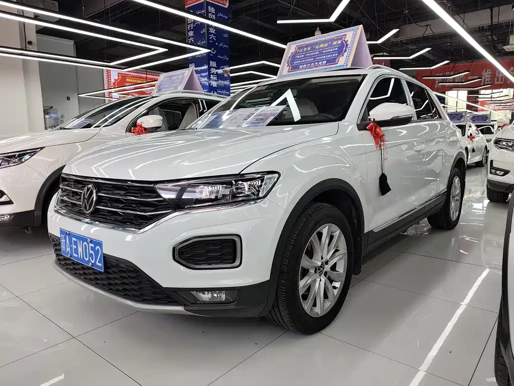 Volkswagen T-Roc 2023 — фото 1