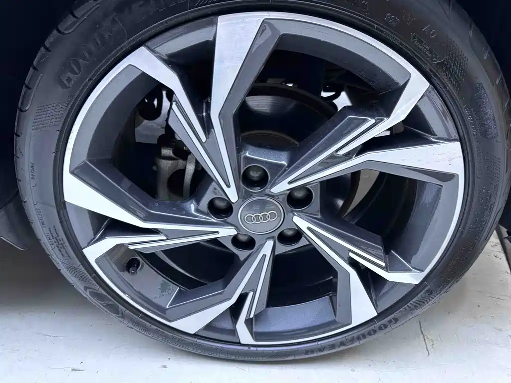 Audi Q3 2023 — фото 11