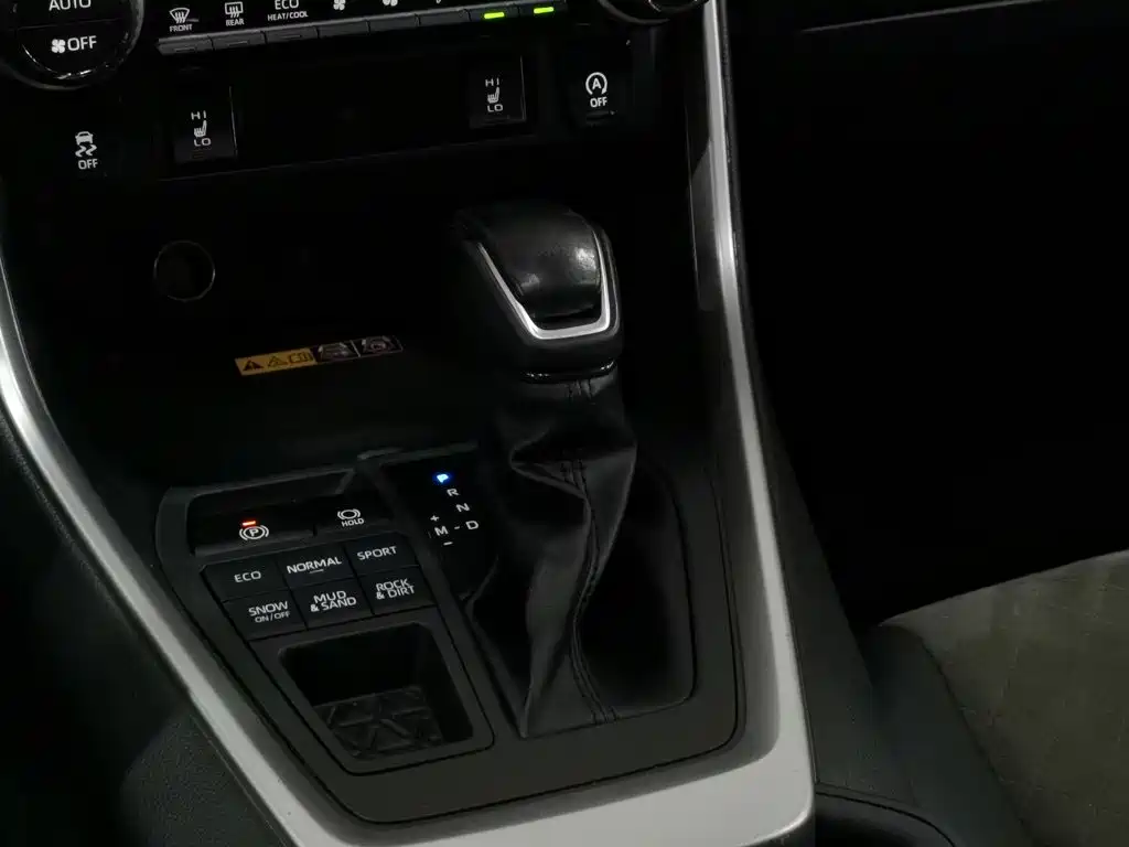 Toyota RAV4 2023 — фото 13