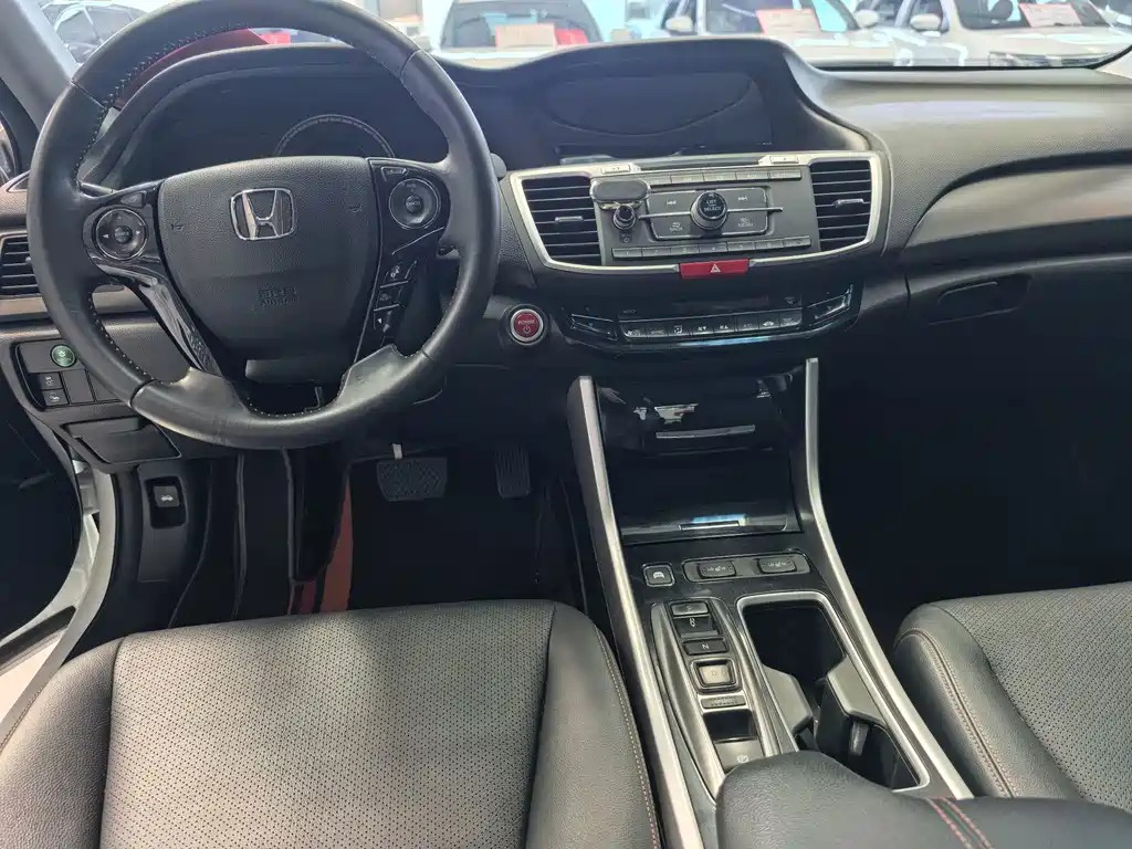 Honda Accord 2017 — фото 8