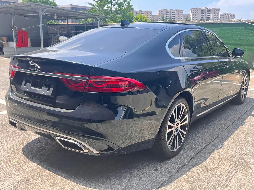 Jaguar XFL 2025 — фото 15