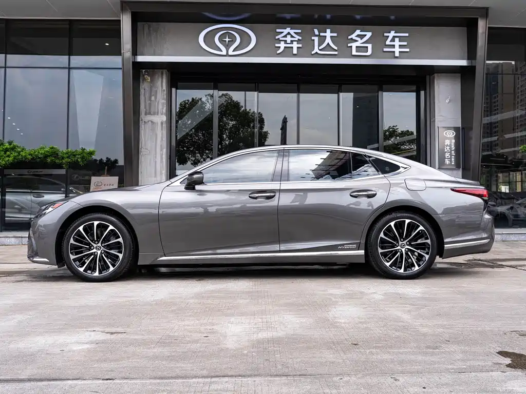 Lexus LS 2021