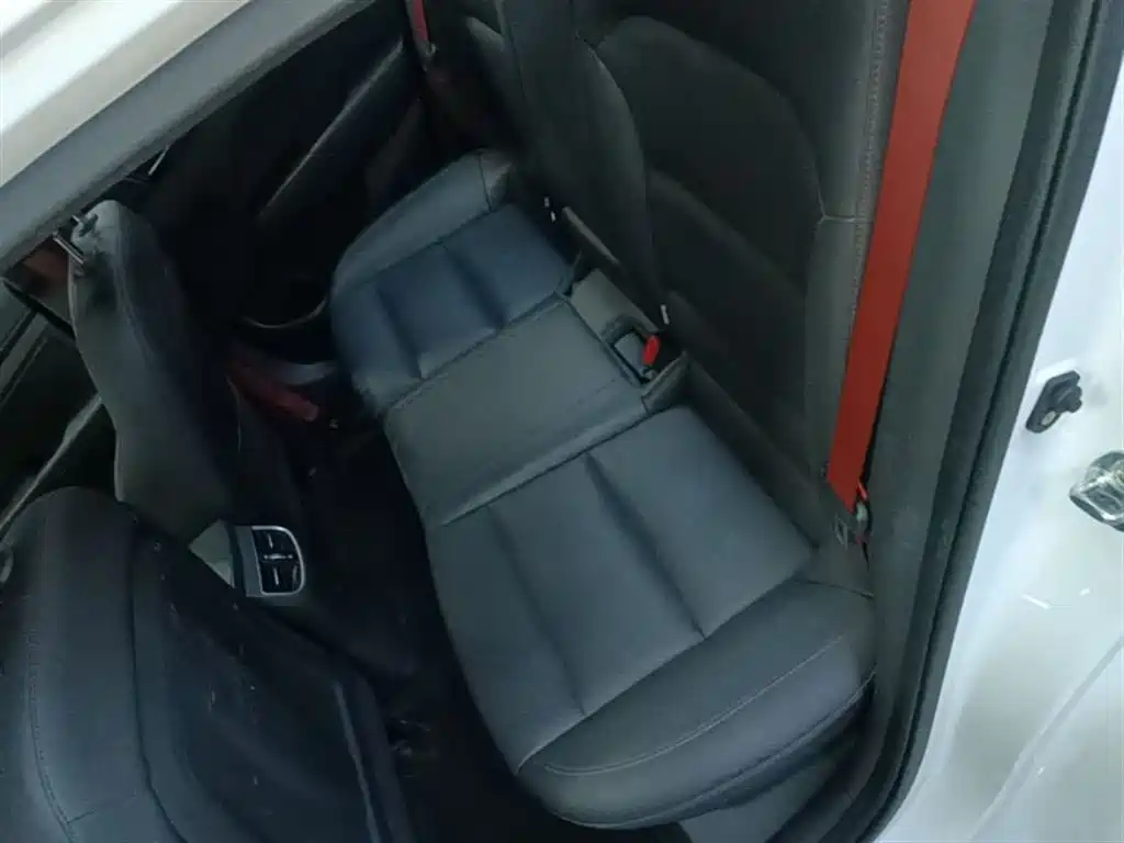 Hyundai Elantra 2019 — фото 17