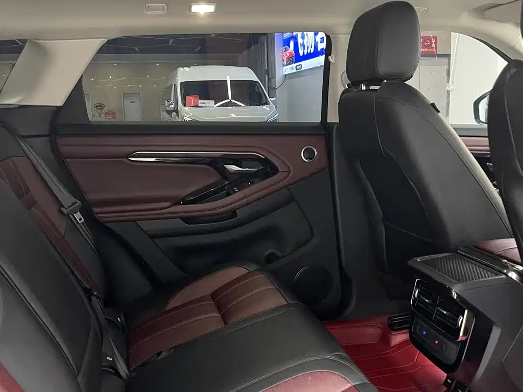 Land Rover Range Rover Evoque 2022 — фото 12